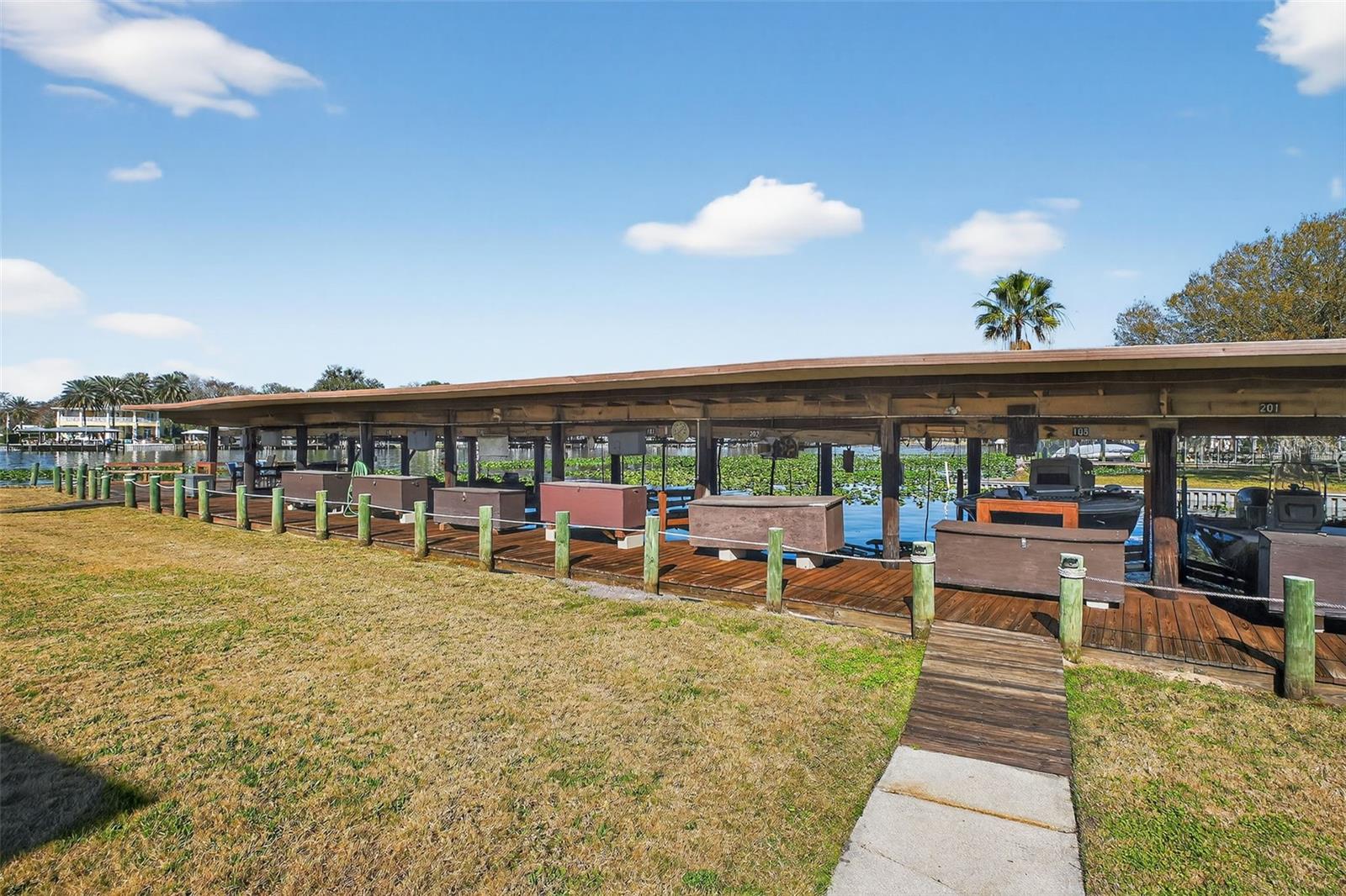 JUNGLE DEN VILLAS PH 01 CONDO - Residential