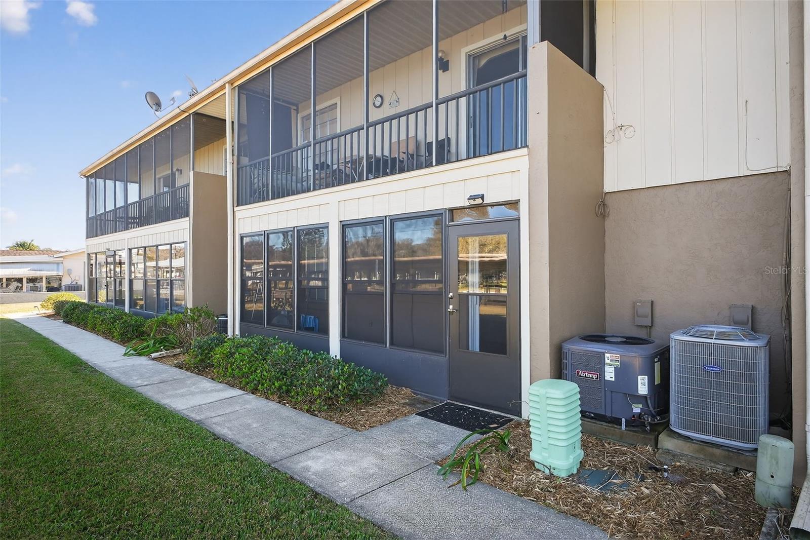 JUNGLE DEN VILLAS PH 01 CONDO - Residential