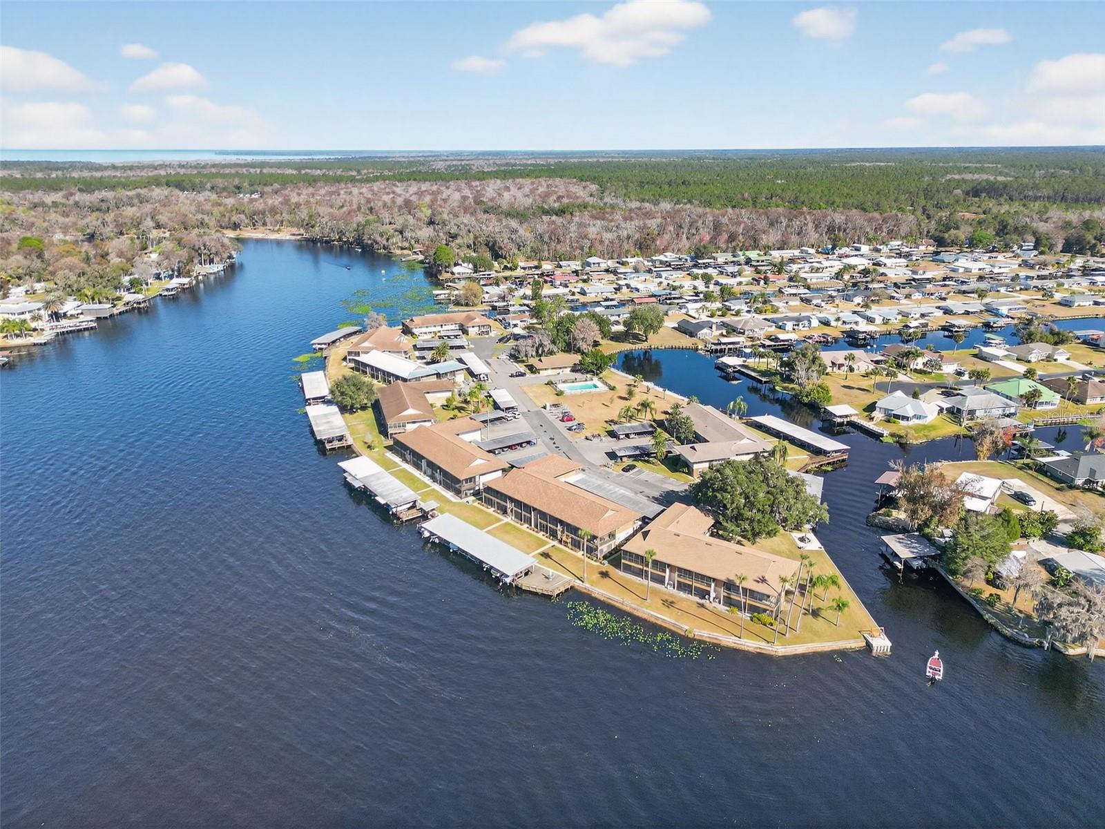 JUNGLE DEN VILLAS PH 01 CONDO - Residential