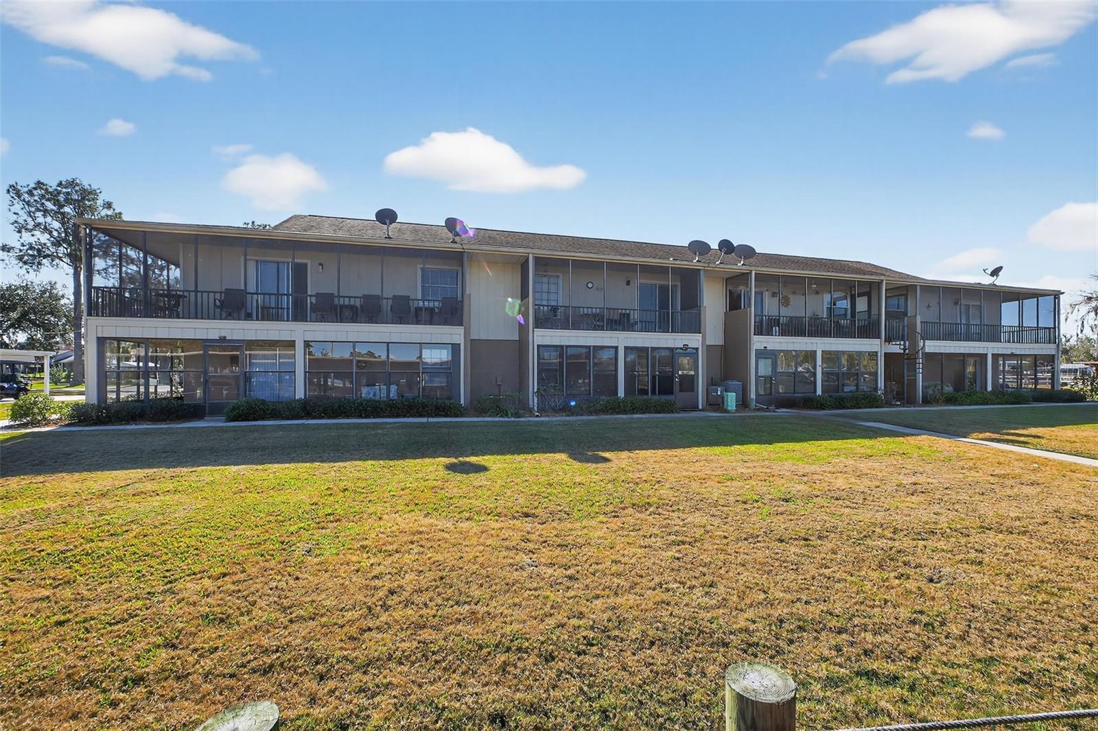 JUNGLE DEN VILLAS PH 01 CONDO - Residential