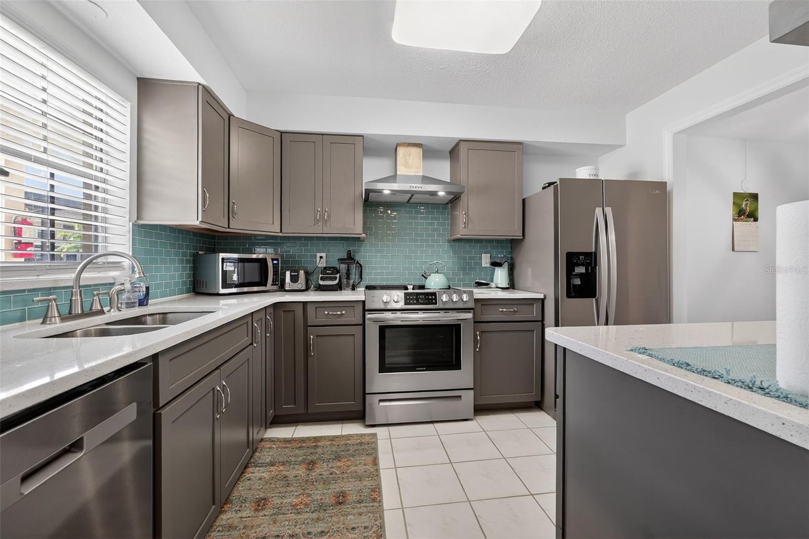 JUNGLE DEN VILLAS PH 01 CONDO - Residential