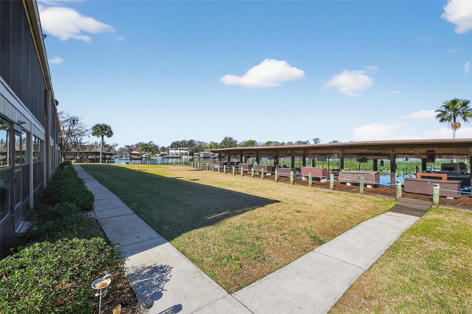 JUNGLE DEN VILLAS PH 01 CONDO - Residential