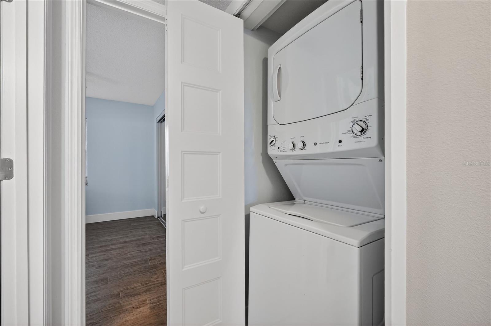 JUNGLE DEN VILLAS PH 01 CONDO - Residential