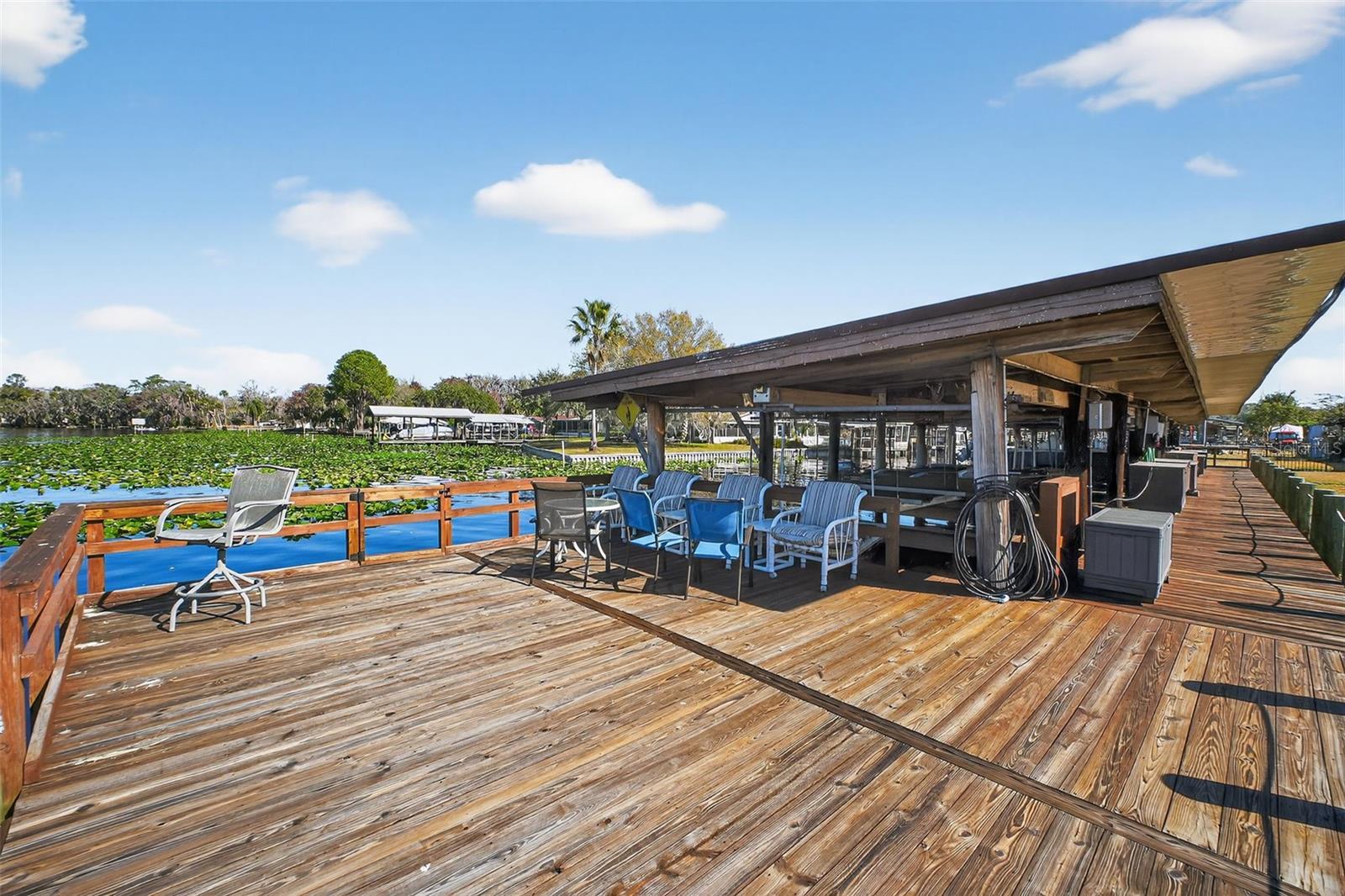 JUNGLE DEN VILLAS PH 01 CONDO - Residential