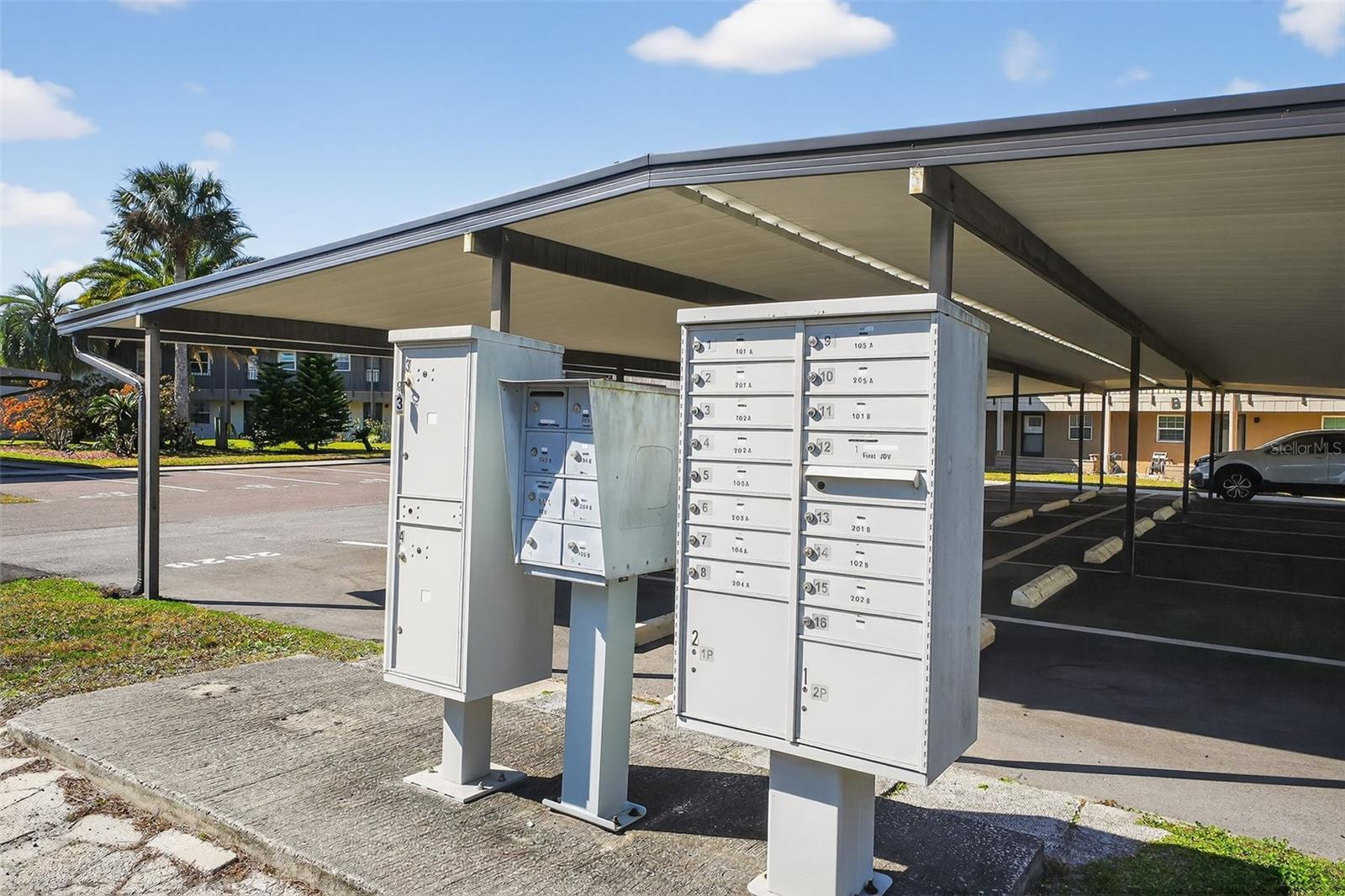 JUNGLE DEN VILLAS PH 01 CONDO - Residential