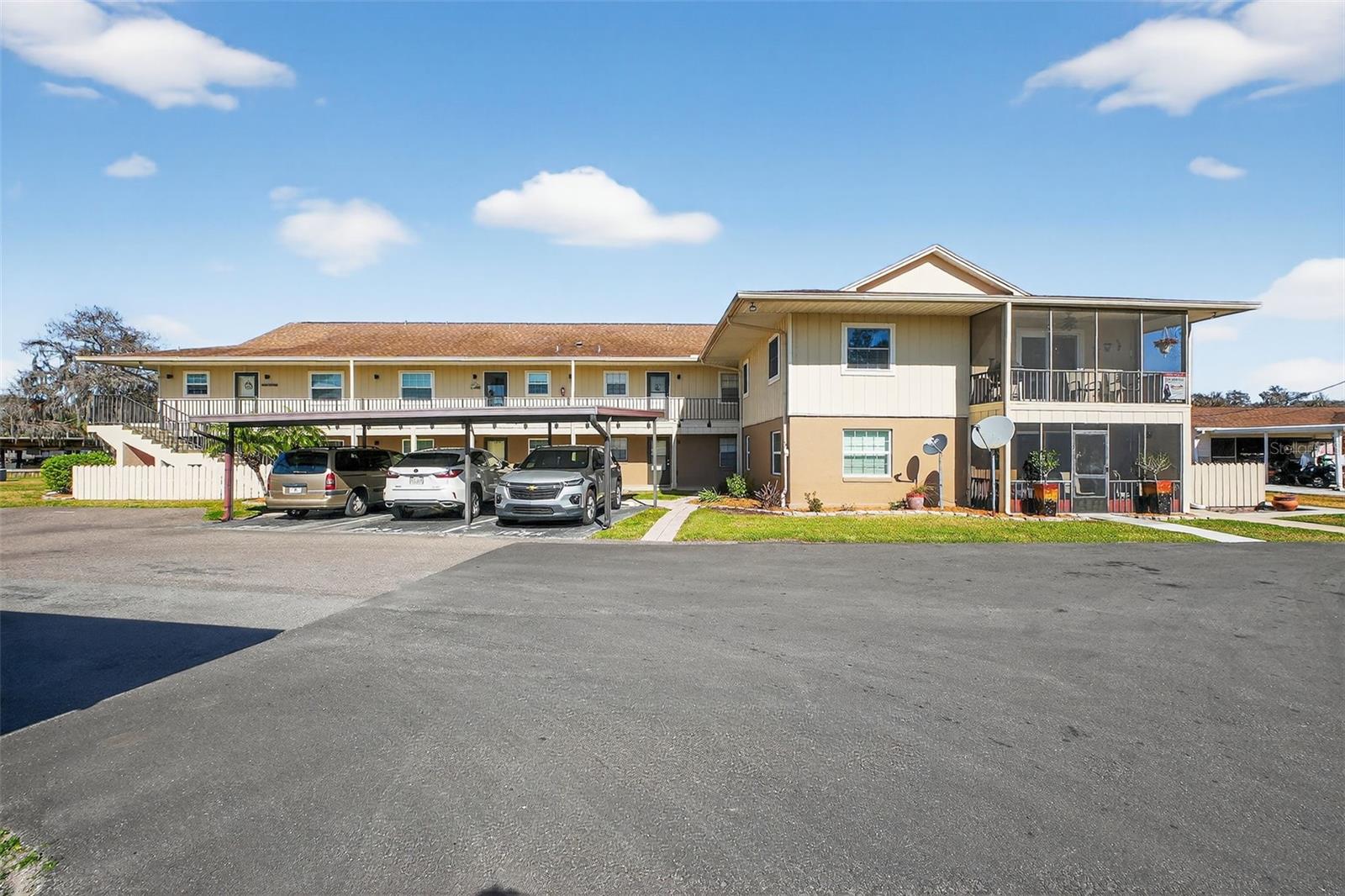 JUNGLE DEN VILLAS PH 01 CONDO - Residential