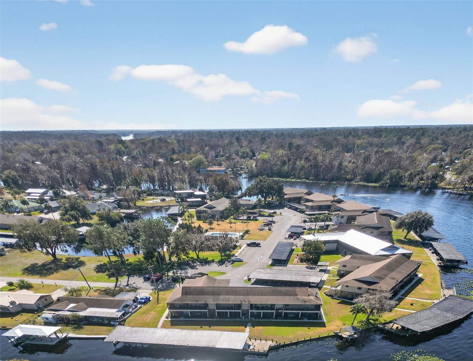 JUNGLE DEN VILLAS PH 01 CONDO - Residential