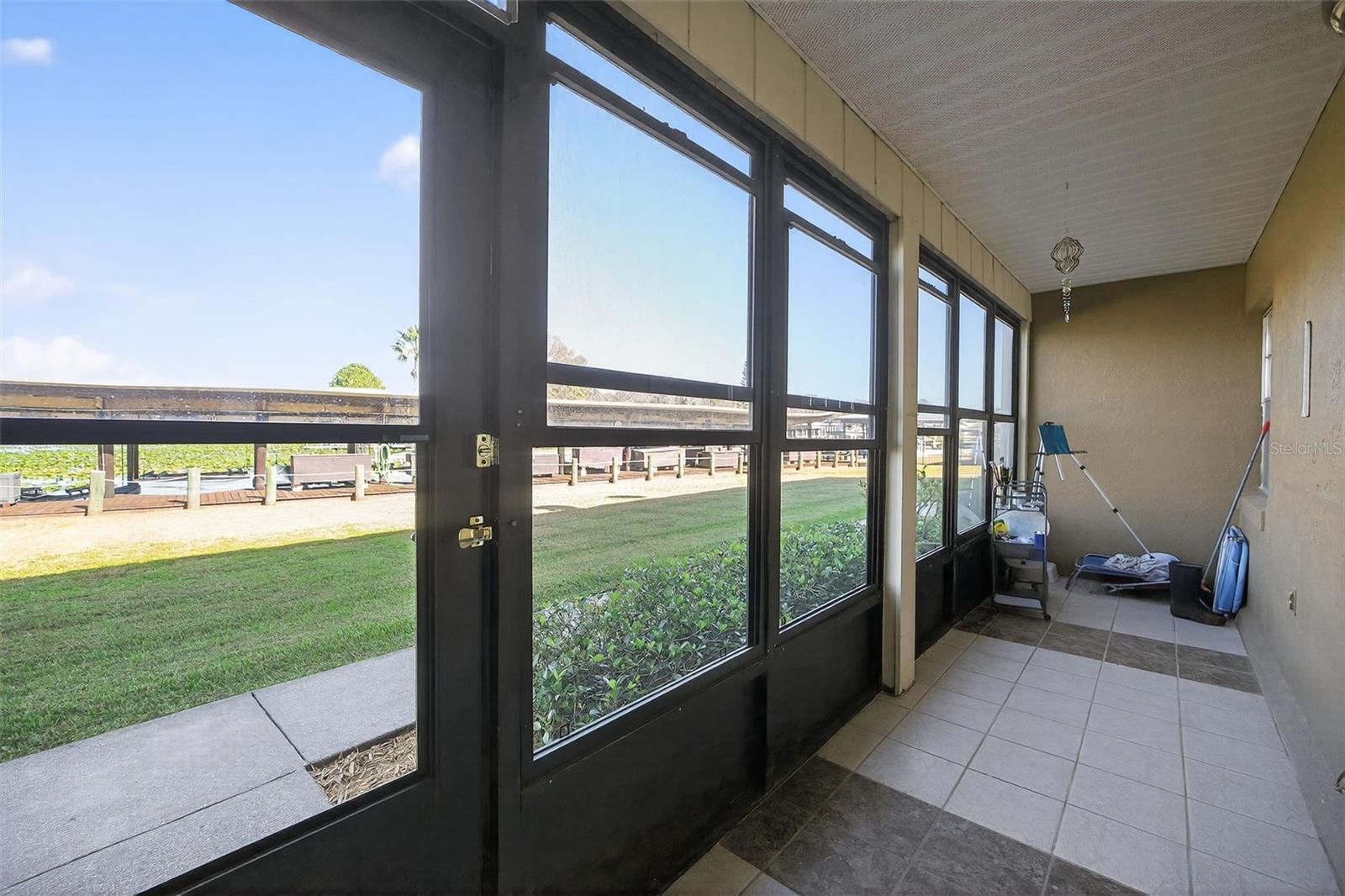 JUNGLE DEN VILLAS PH 01 CONDO - Residential