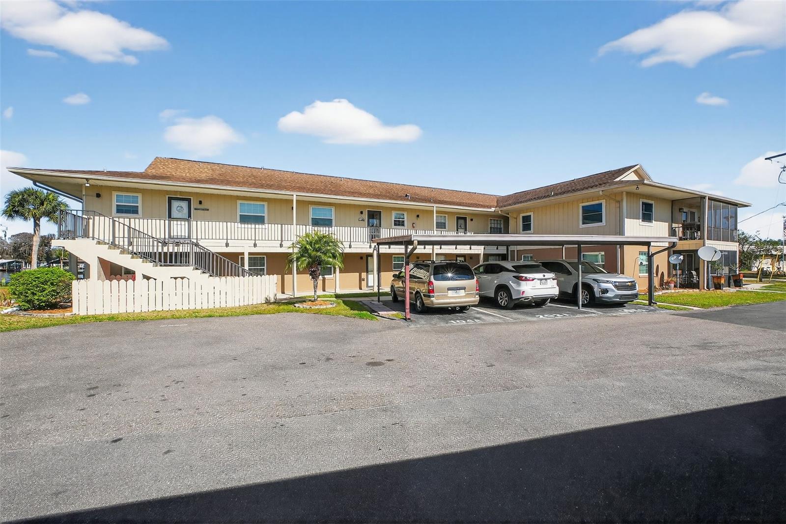 JUNGLE DEN VILLAS PH 01 CONDO - Residential