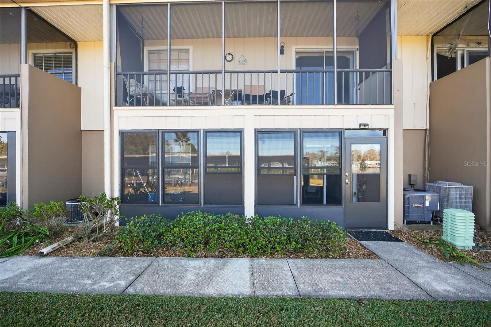 JUNGLE DEN VILLAS PH 01 CONDO - Residential