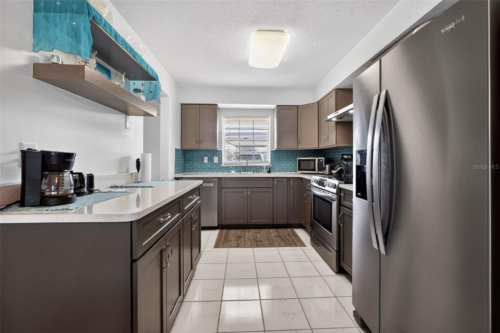 JUNGLE DEN VILLAS PH 01 CONDO - Residential