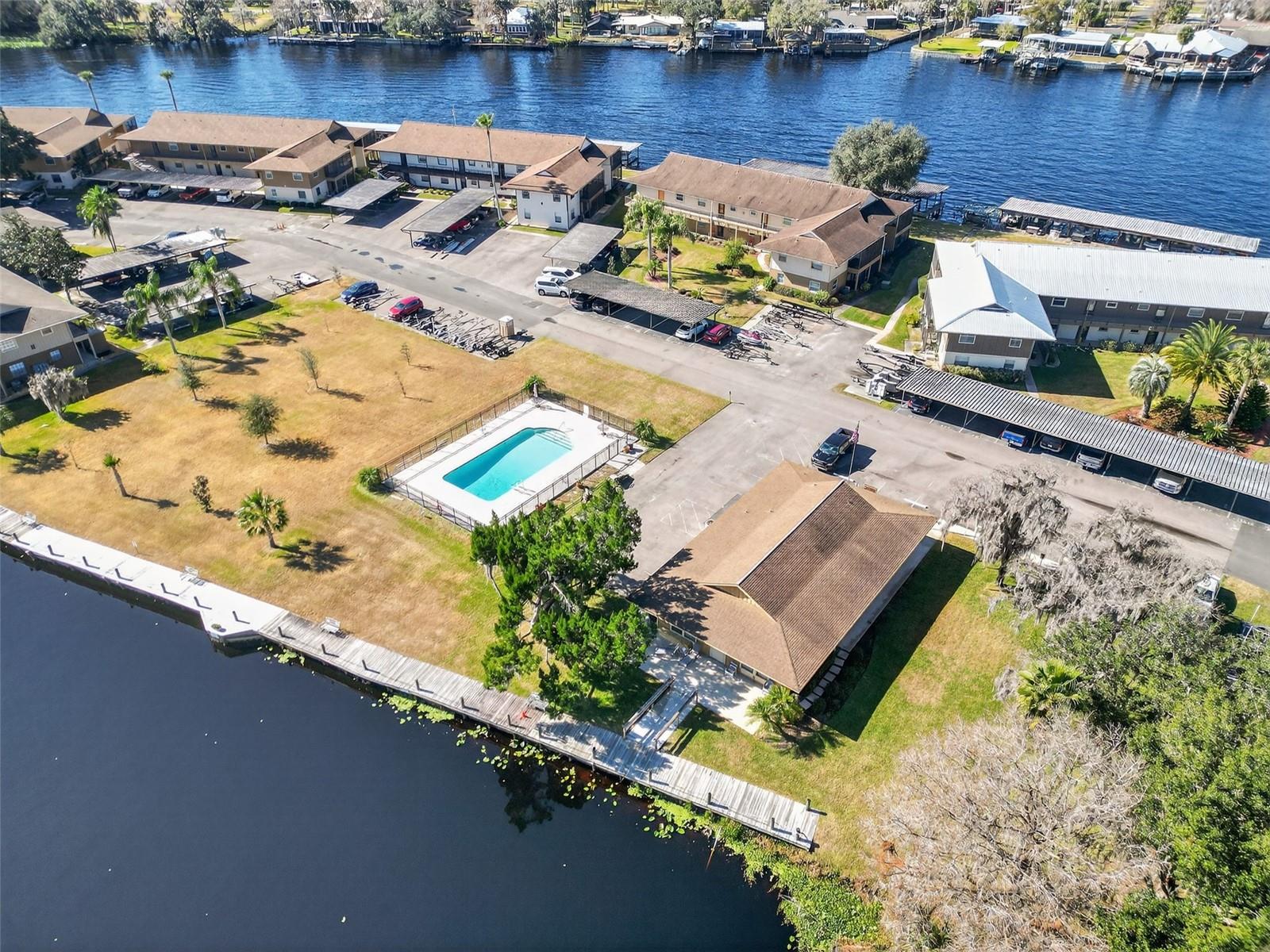 JUNGLE DEN VILLAS PH 01 CONDO - Residential