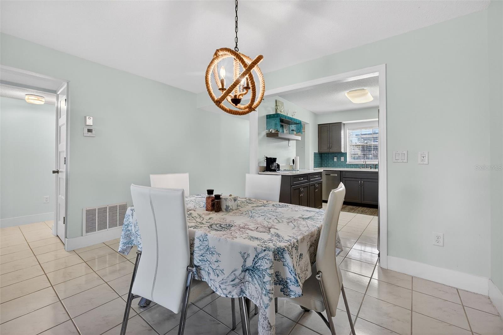 JUNGLE DEN VILLAS PH 01 CONDO - Residential