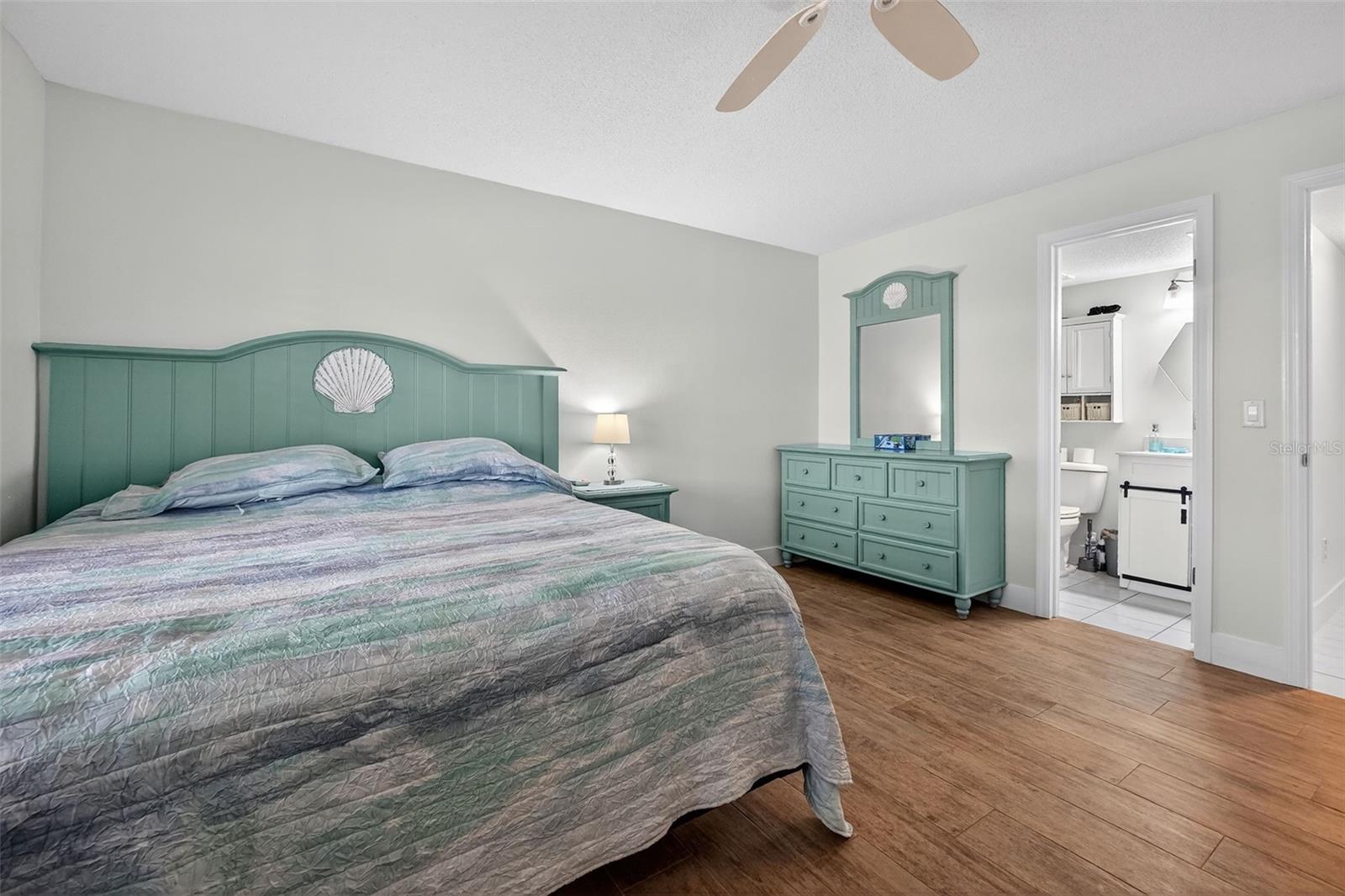 JUNGLE DEN VILLAS PH 01 CONDO - Residential