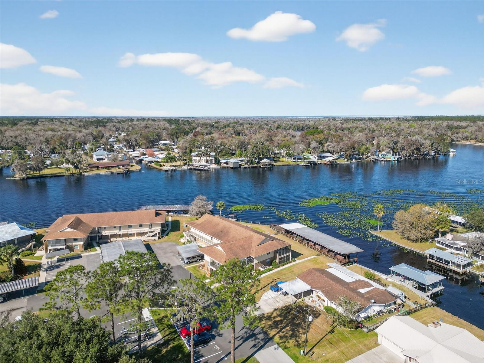 JUNGLE DEN VILLAS PH 01 CONDO - Residential