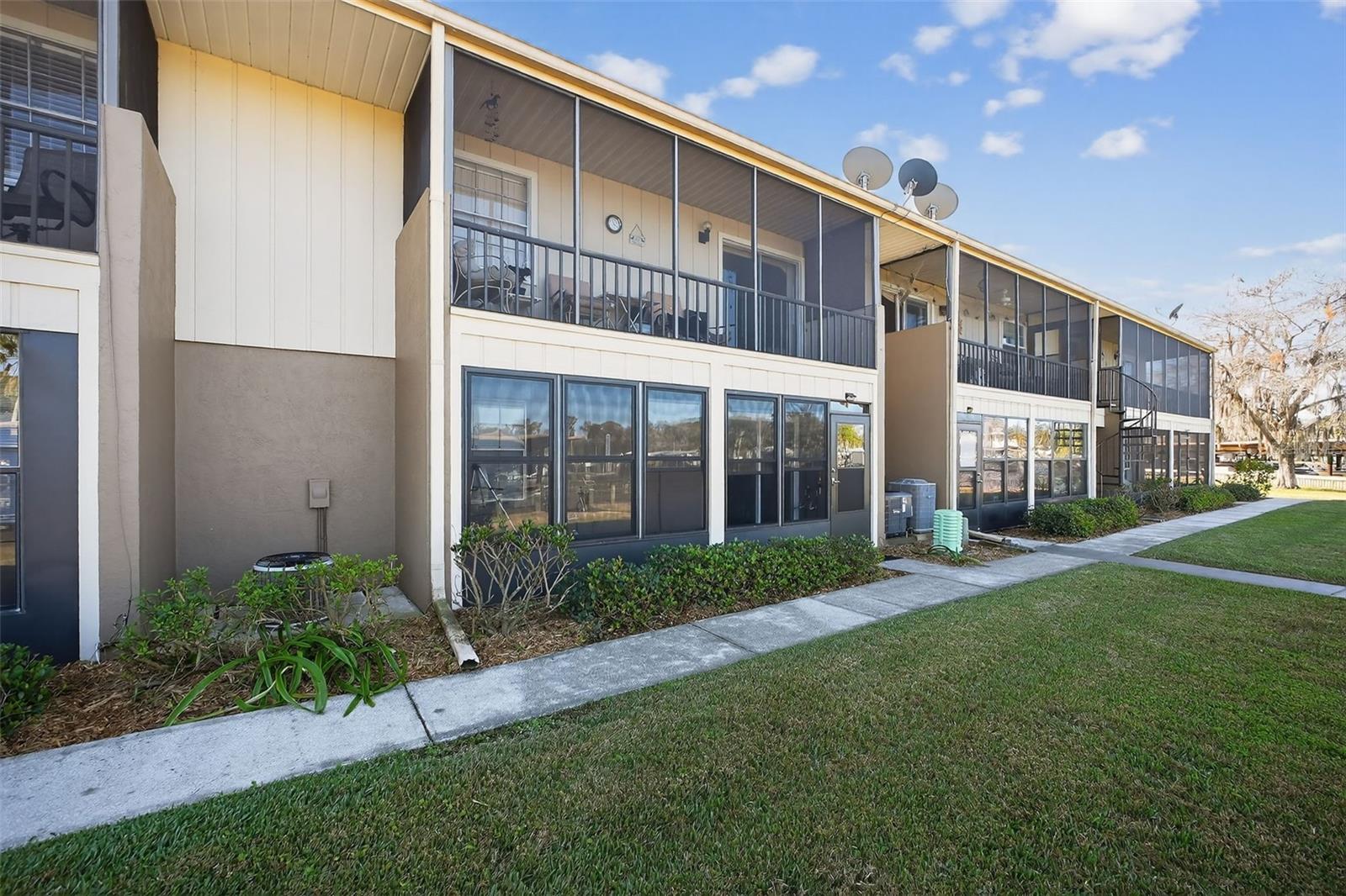 JUNGLE DEN VILLAS PH 01 CONDO - Residential