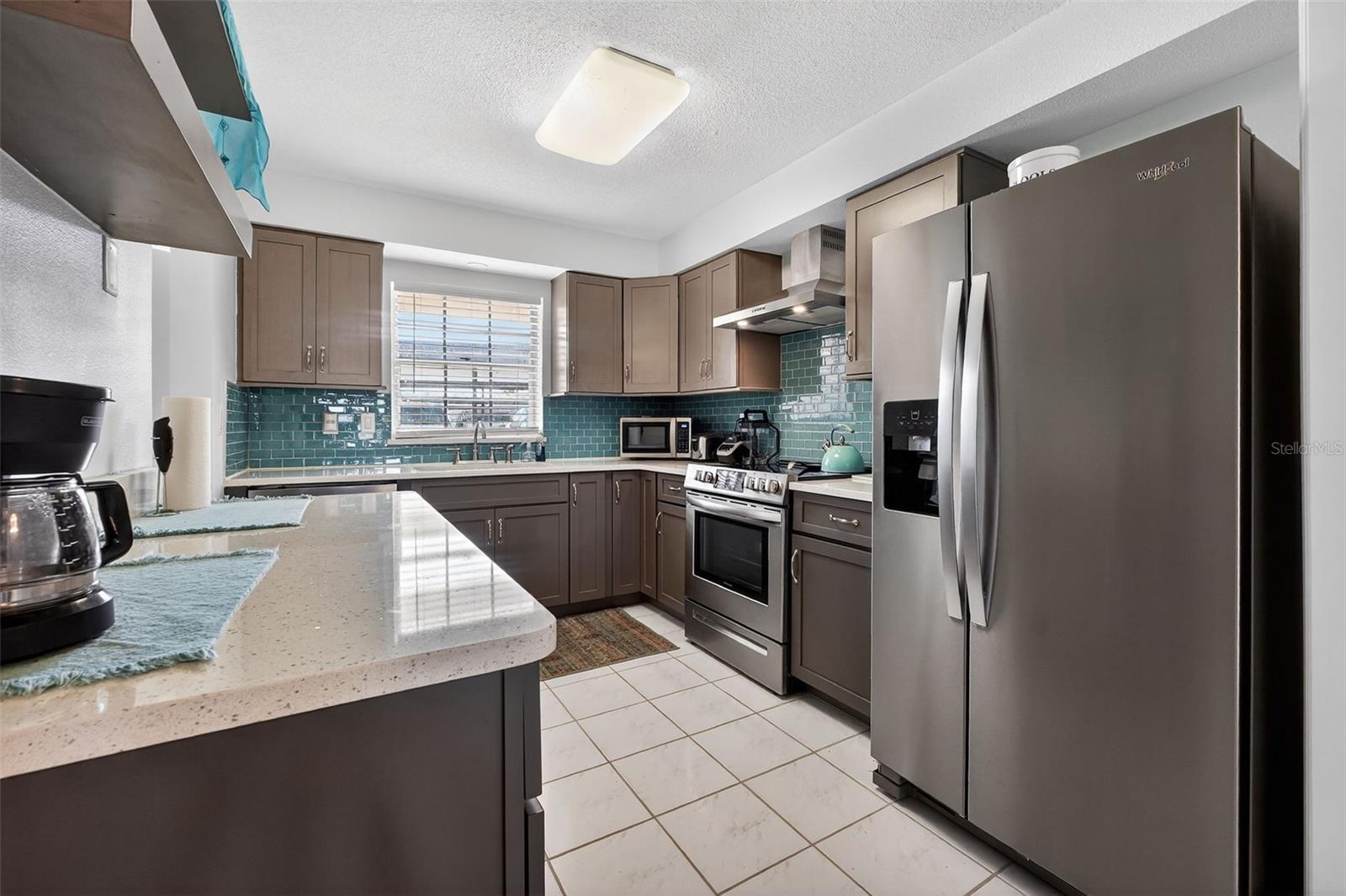 JUNGLE DEN VILLAS PH 01 CONDO - Residential