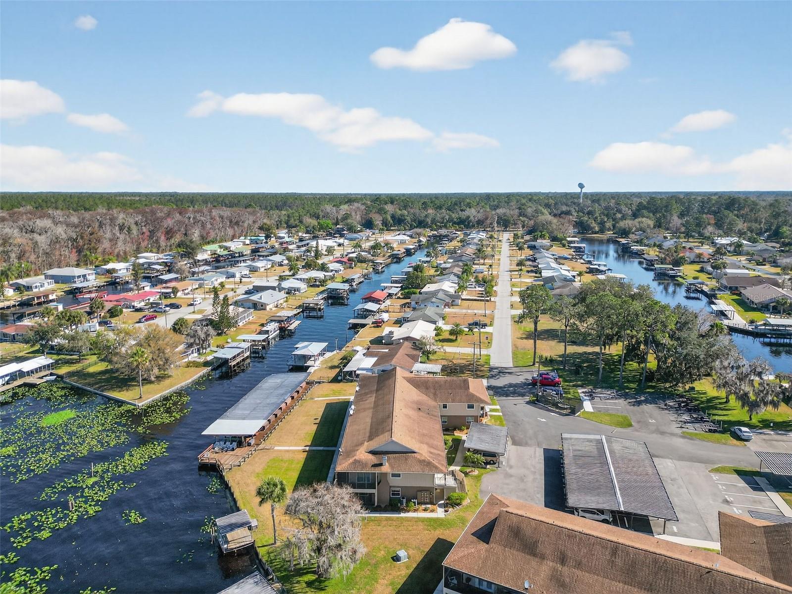 JUNGLE DEN VILLAS PH 01 CONDO - Residential