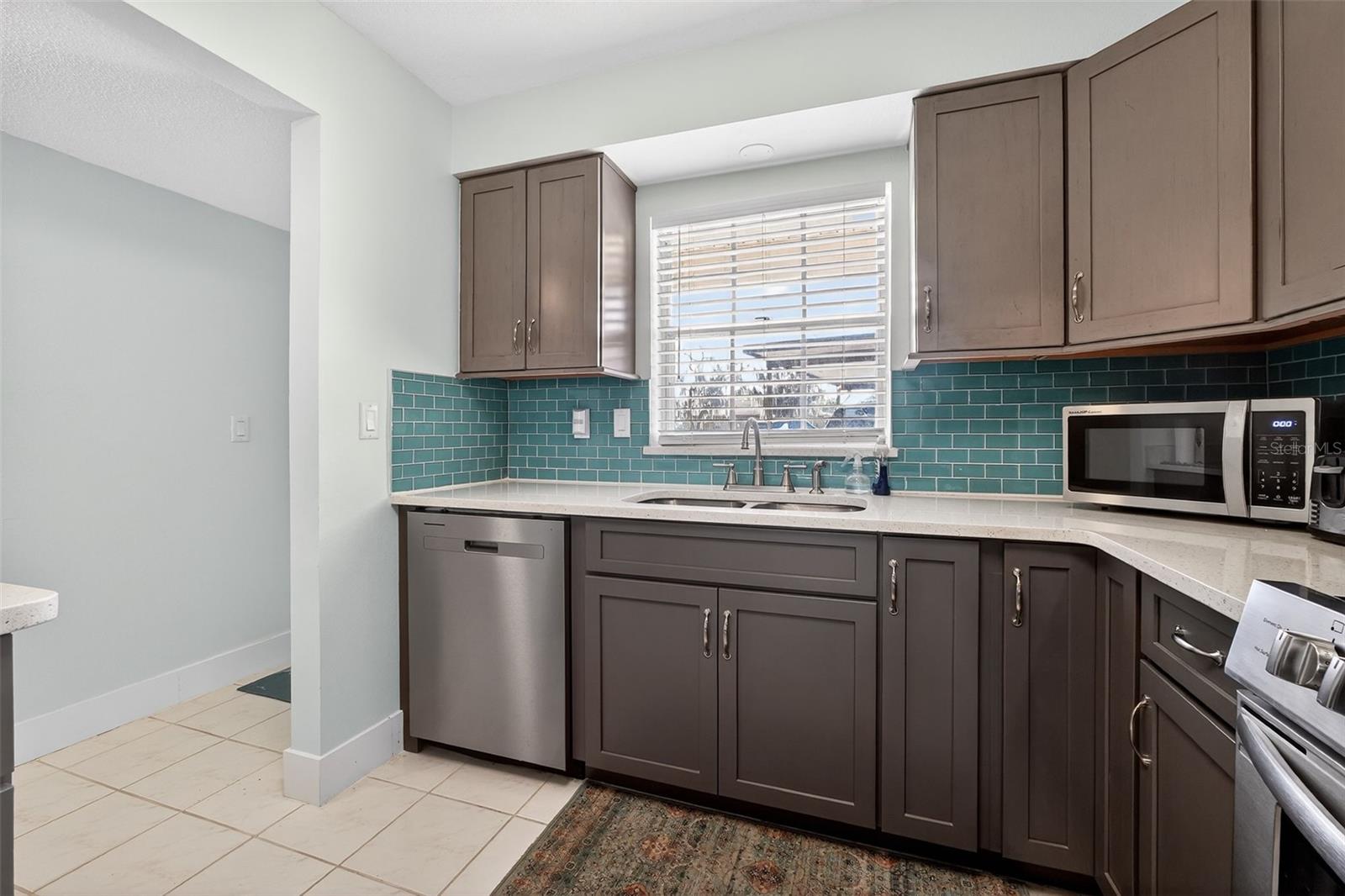 JUNGLE DEN VILLAS PH 01 CONDO - Residential