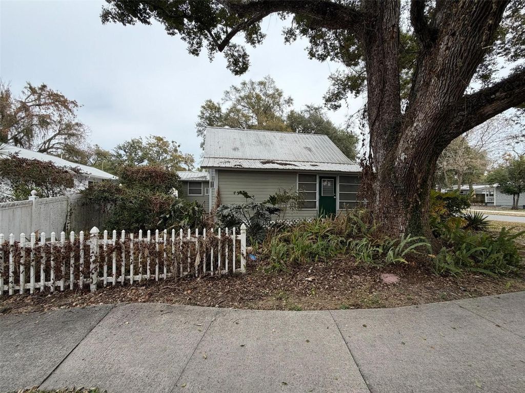 Photo of 5450 10th Street, Zephyrhills, FL 33542 (MLS # O6382685)