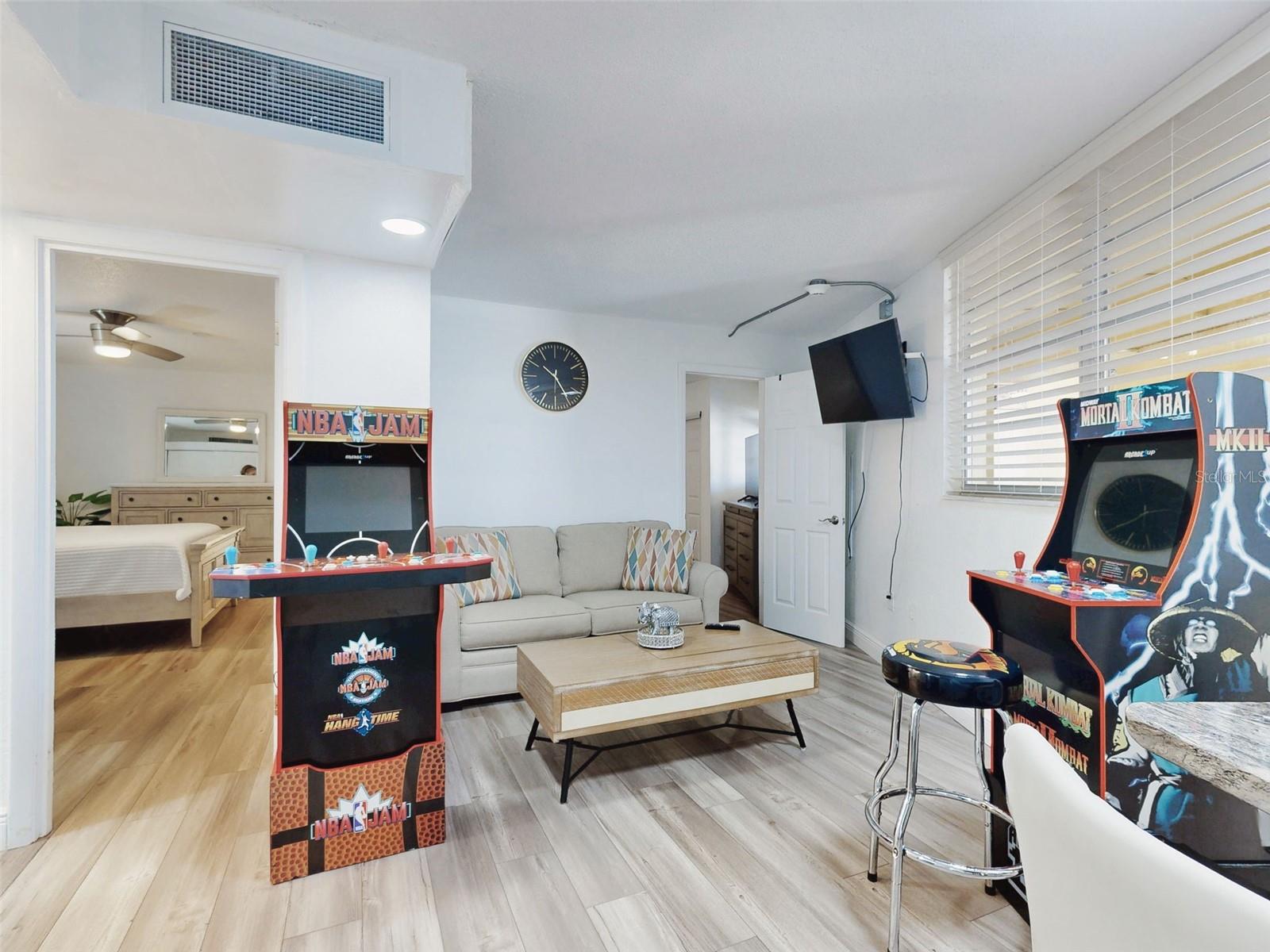 HAWAIIAN INN LC - Residential
