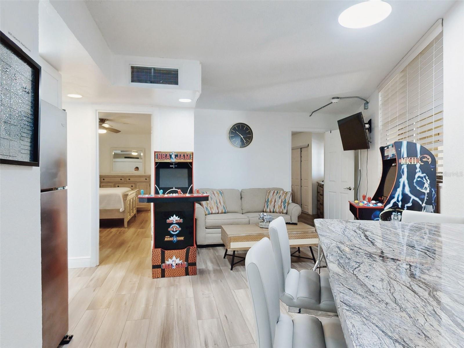 HAWAIIAN INN LC - Residential