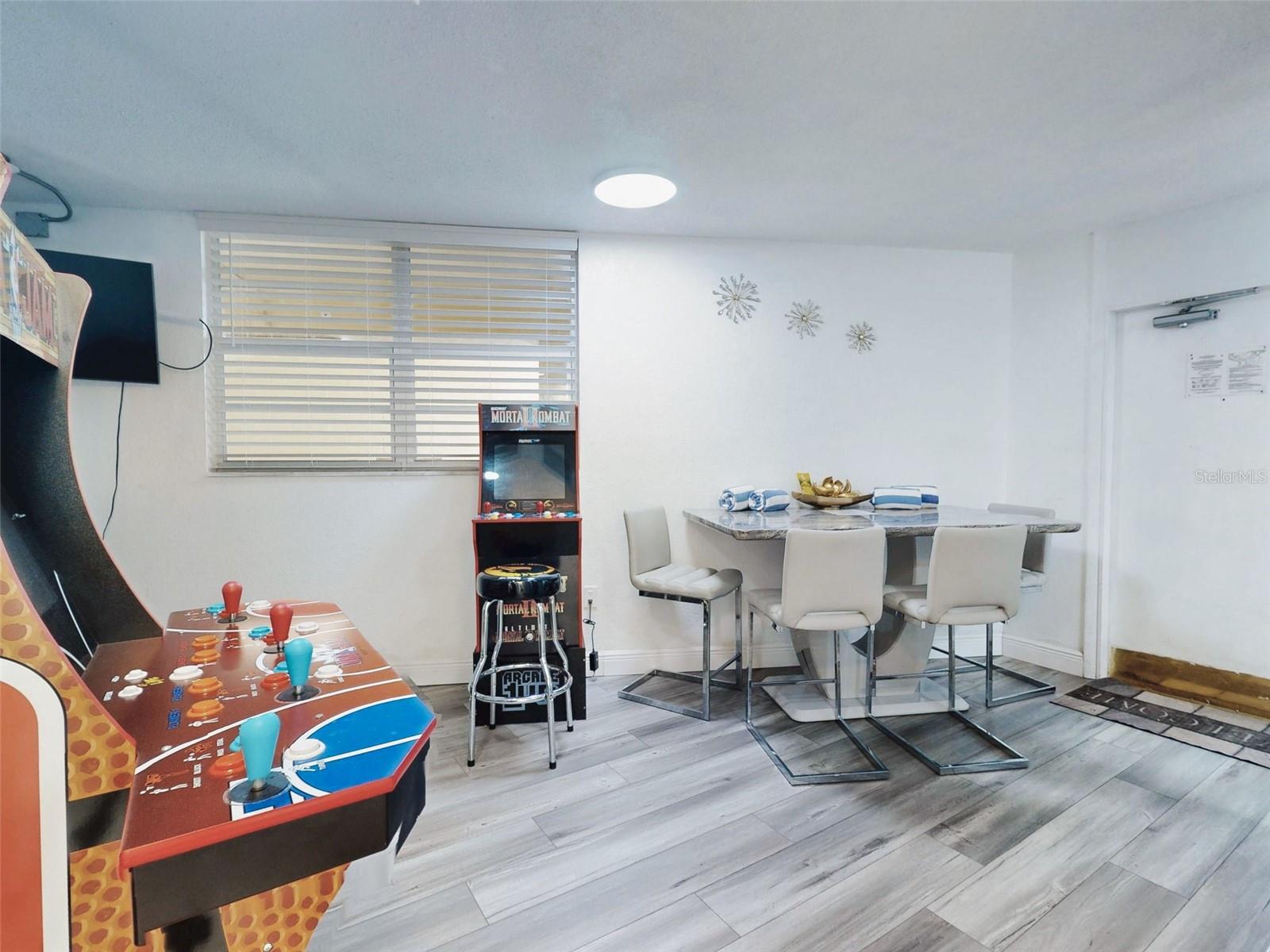 HAWAIIAN INN LC - Residential
