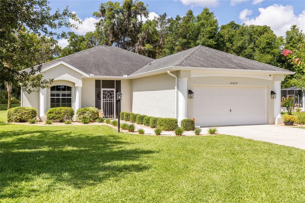 Photo of 19639 SW 77th Loop, Dunnellon, FL 34432 (MLS # OM726155)