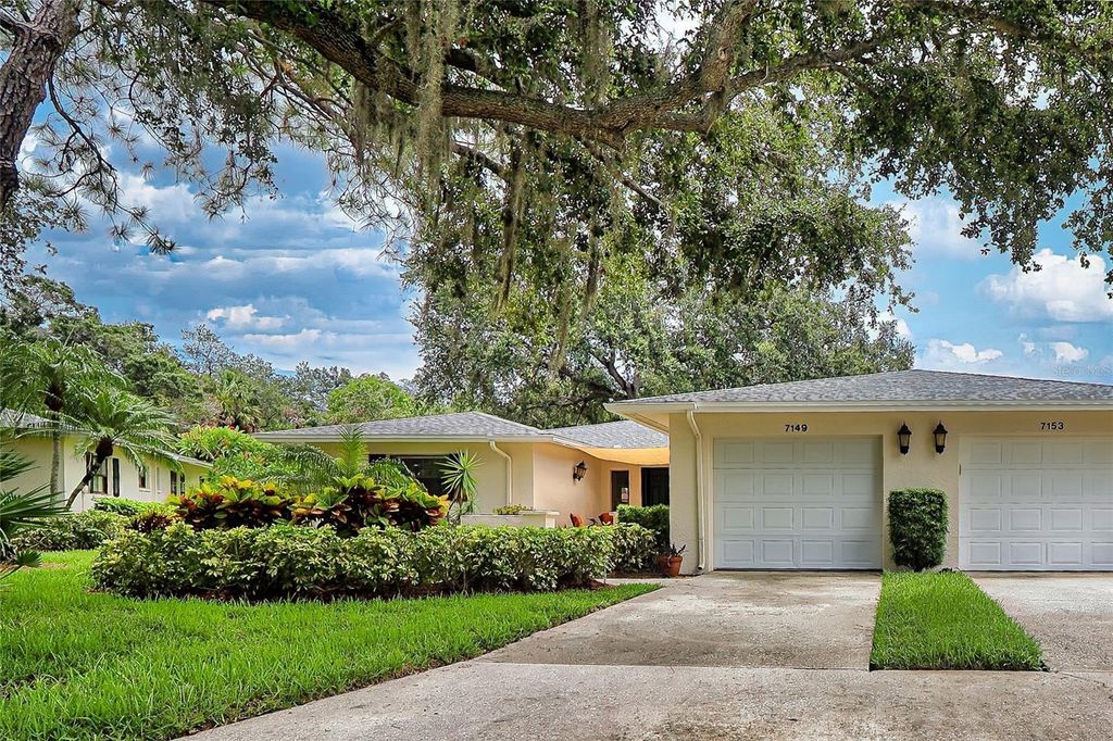 Photo of 7149 Fairway Bend Circle, Sarasota, FL 34243 (MLS # A4664267)