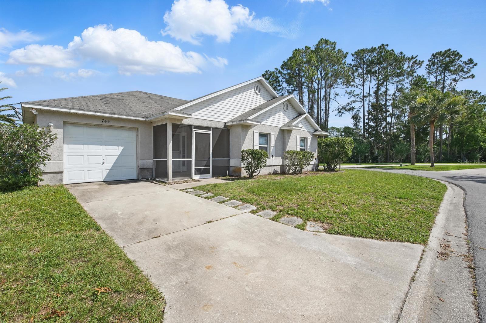 744 PALM HAMMOCK CIRCLE