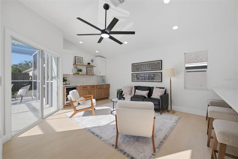 1070 Captains Way, Tarpon Springs, FL 34689