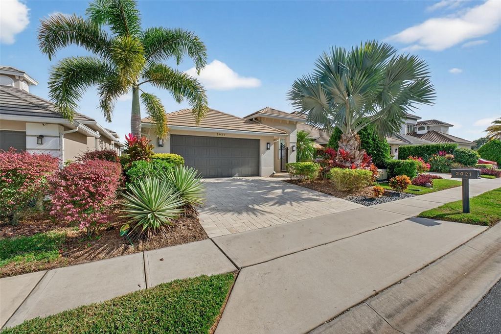 Photo of 2021 Sherbrook Avenue, Davenport, FL 33837 (MLS # S5137202)