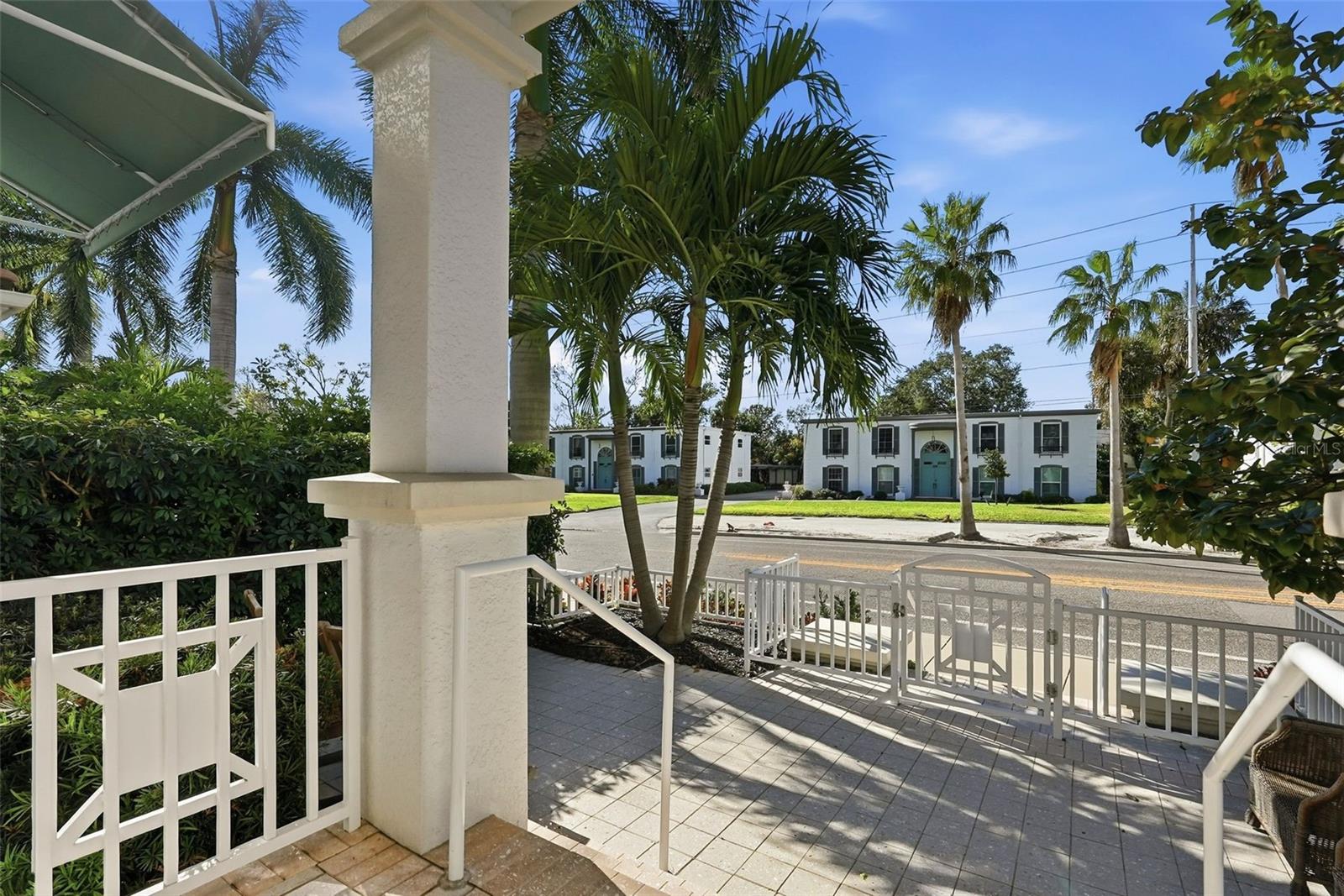 1325 SNELL ISLE BOULEVARD NE 105