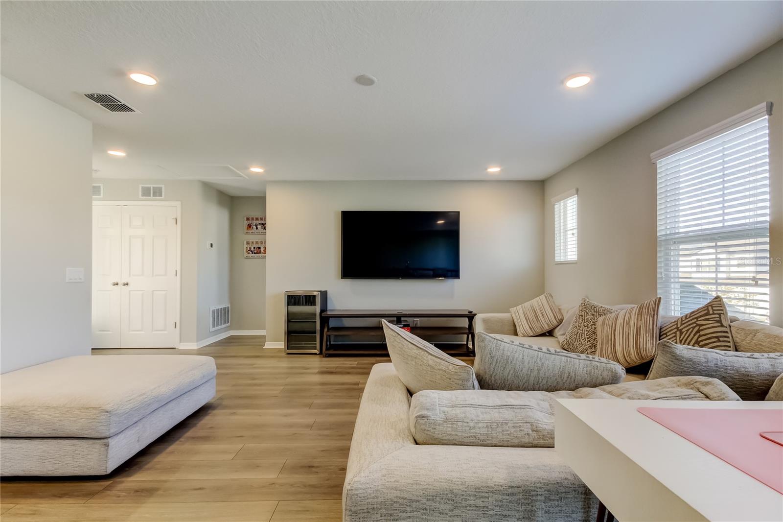 EPPERSON NORTH VILLAGE A-4B & A-4C - Residential Lease