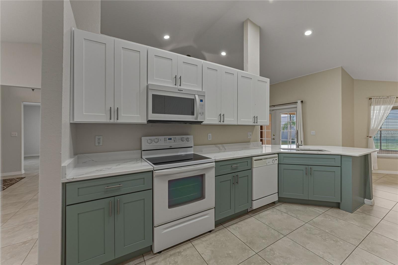 SAVANNA POINTE - Residential