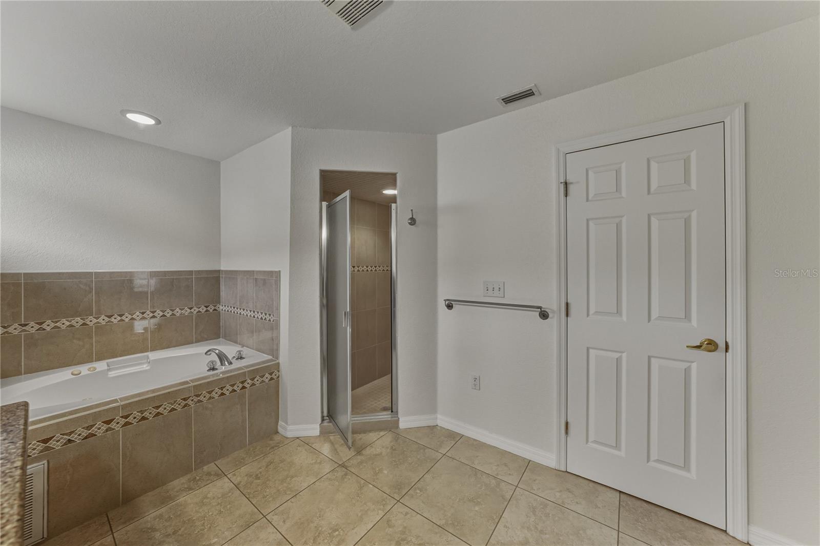 SAVANNA POINTE - Residential