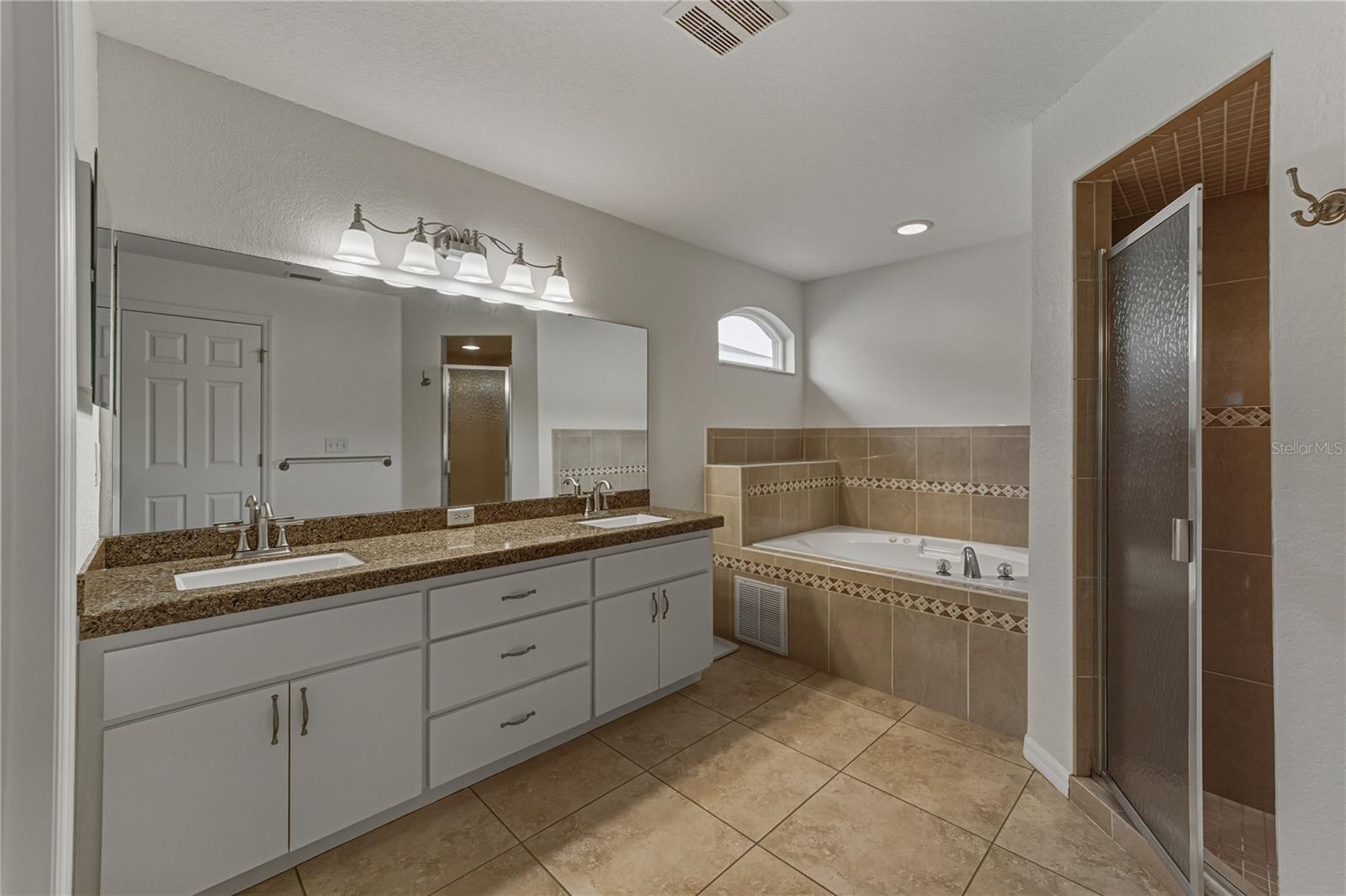 SAVANNA POINTE - Residential