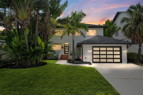 Photo of 114 Chesapeake Avenue, Tampa, FL 33606 (MLS # TB8417332) Photo of 114 Chesapeake Avenue, Tampa, FL 33606 (MLS # TB8417332)