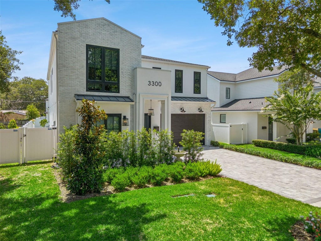 Photo of 3300 Oberlin Avenue, Orlando, FL 32804 (MLS # O6418363)