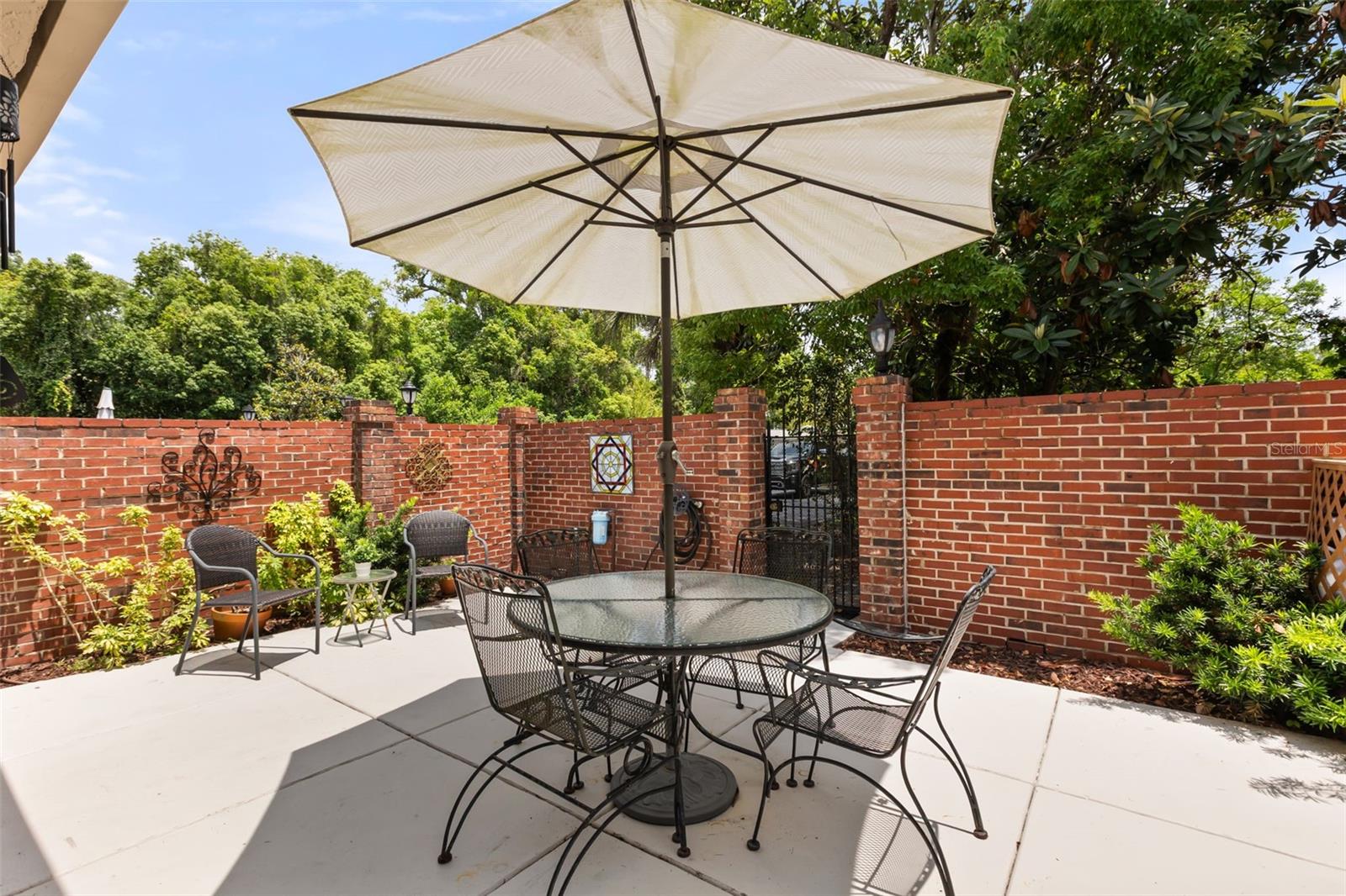 YORKFIELD SQUARE - Residential