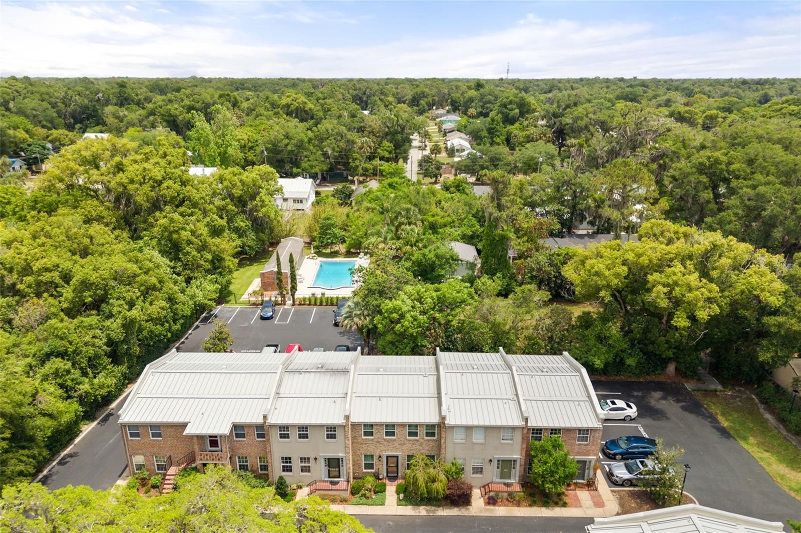 YORKFIELD SQUARE - Residential