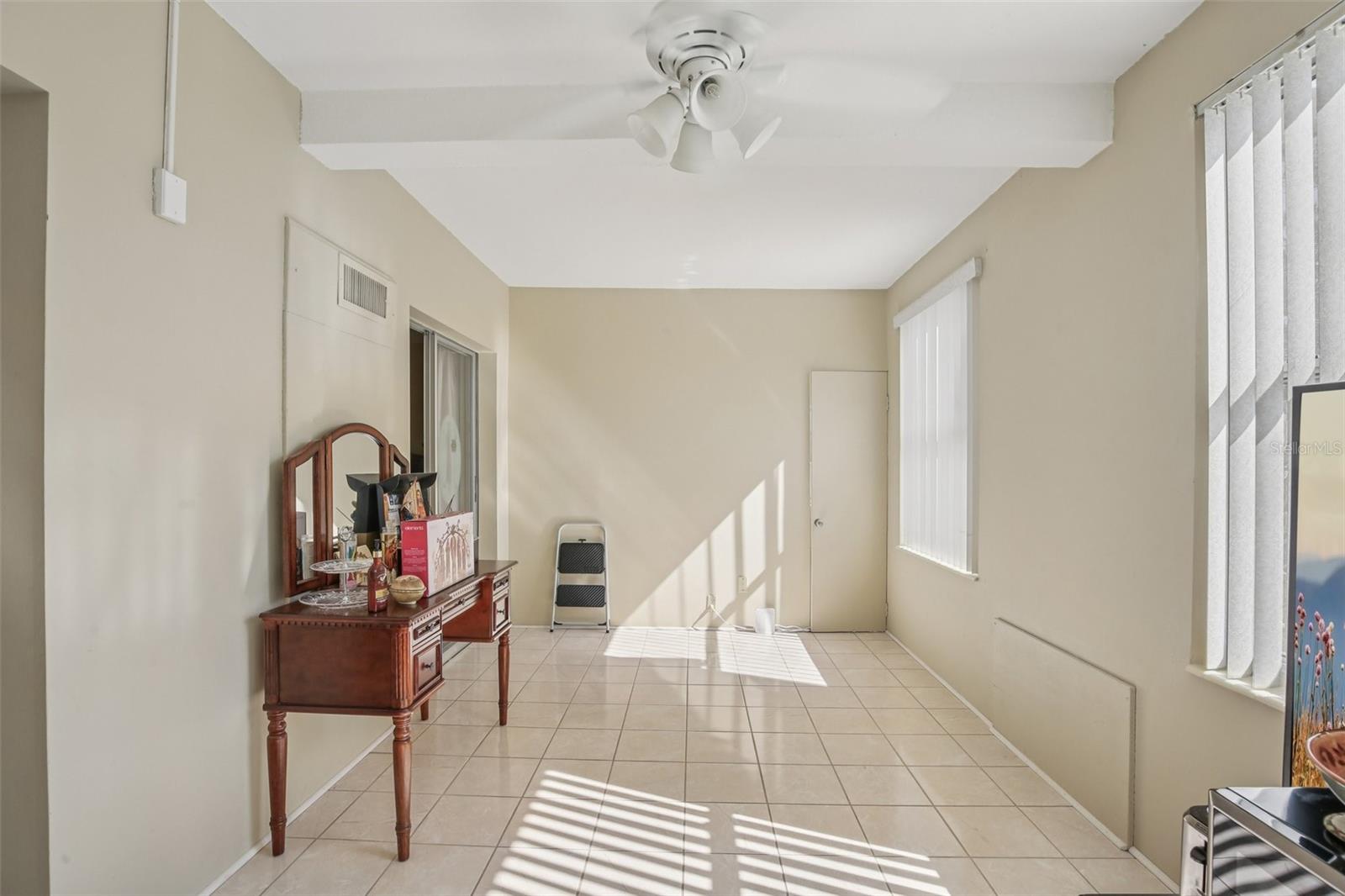 ON TOP OF THE WORLD - Residential