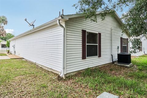 Tiny photo for 2019 Thurmond Avenue, The Villages, FL 32162 (MLS # G5112090)