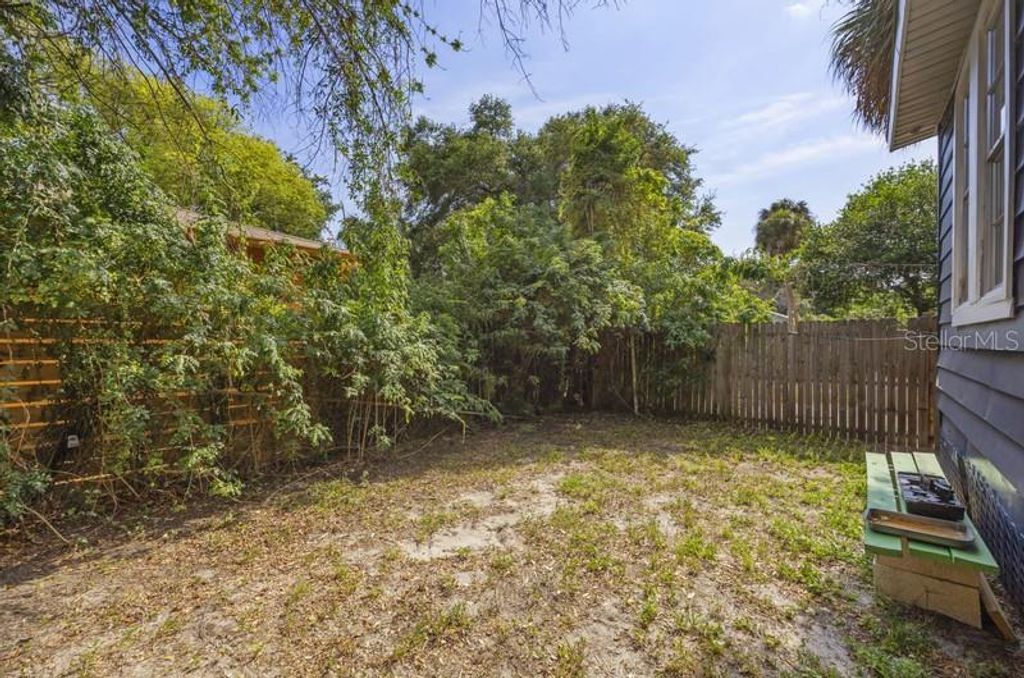Photo of 1005 E Lake Avenue, Tampa, FL 33605 (MLS # TB8434436)