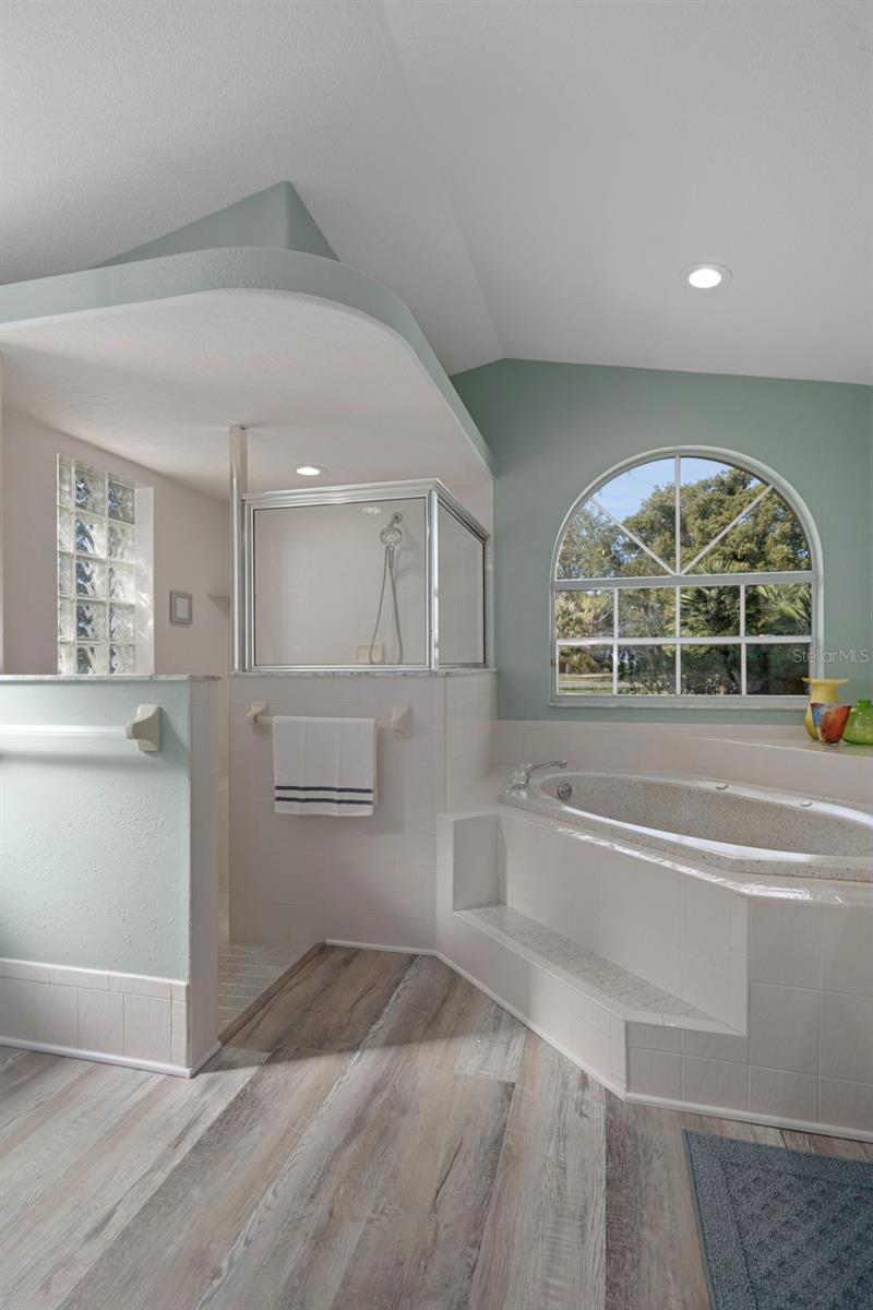 AUTUMN OAKS - Residential