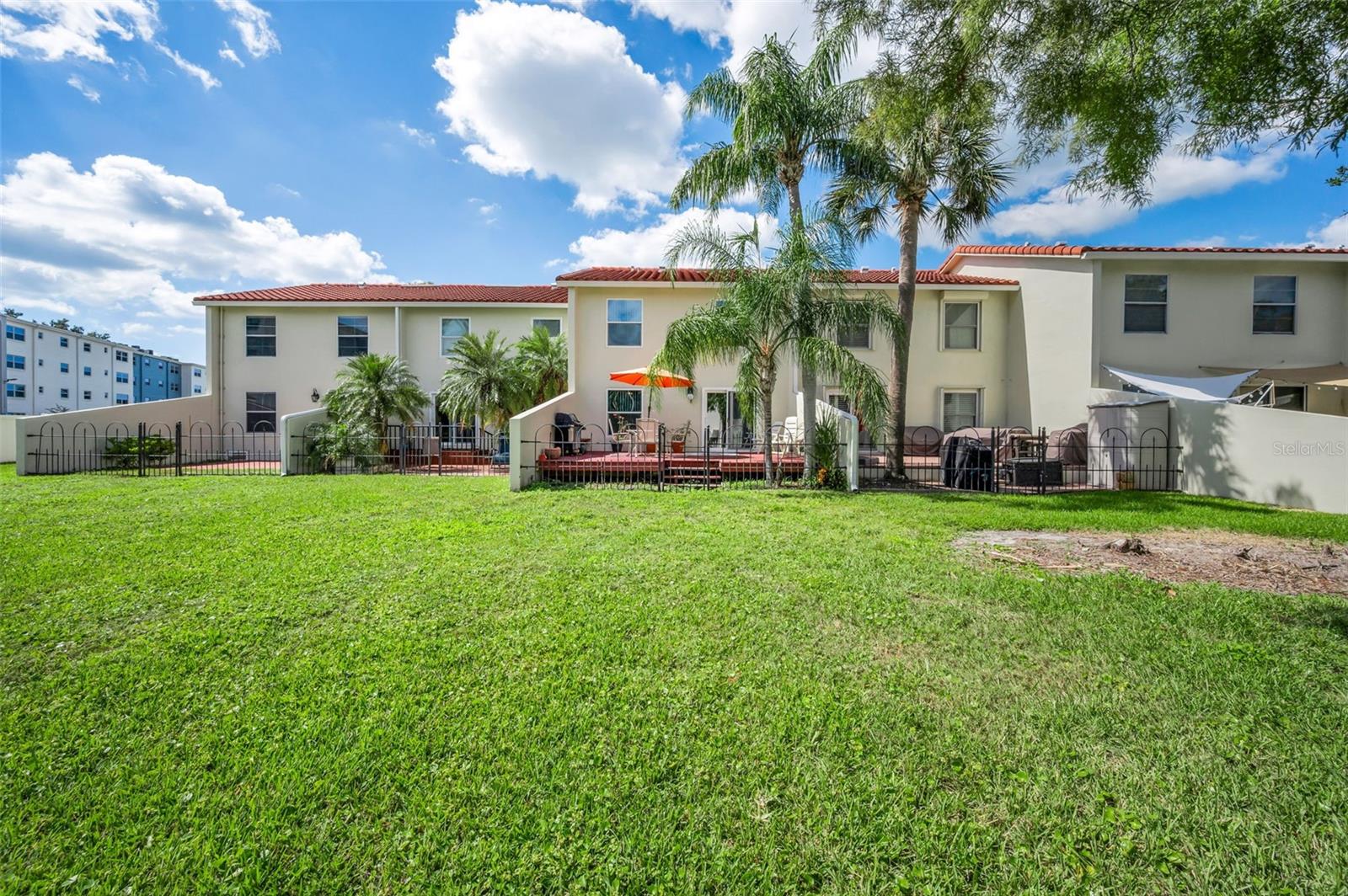 MEDITERRANEAN MANORS - Residential