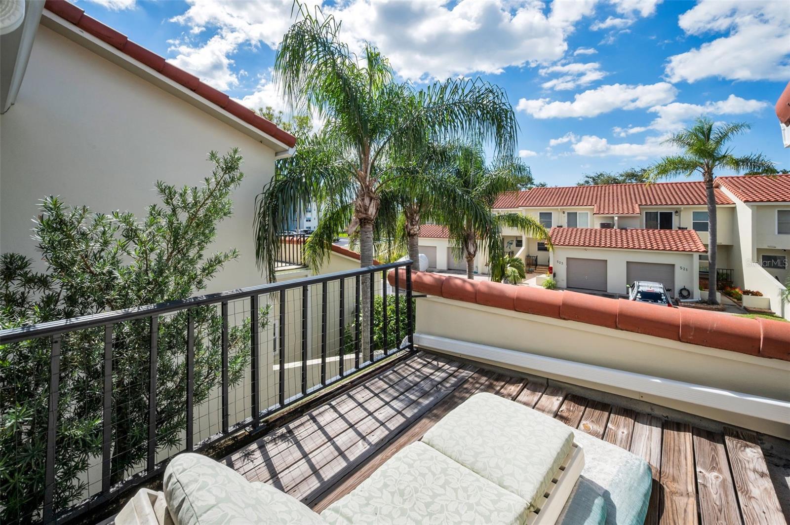 MEDITERRANEAN MANORS - Residential