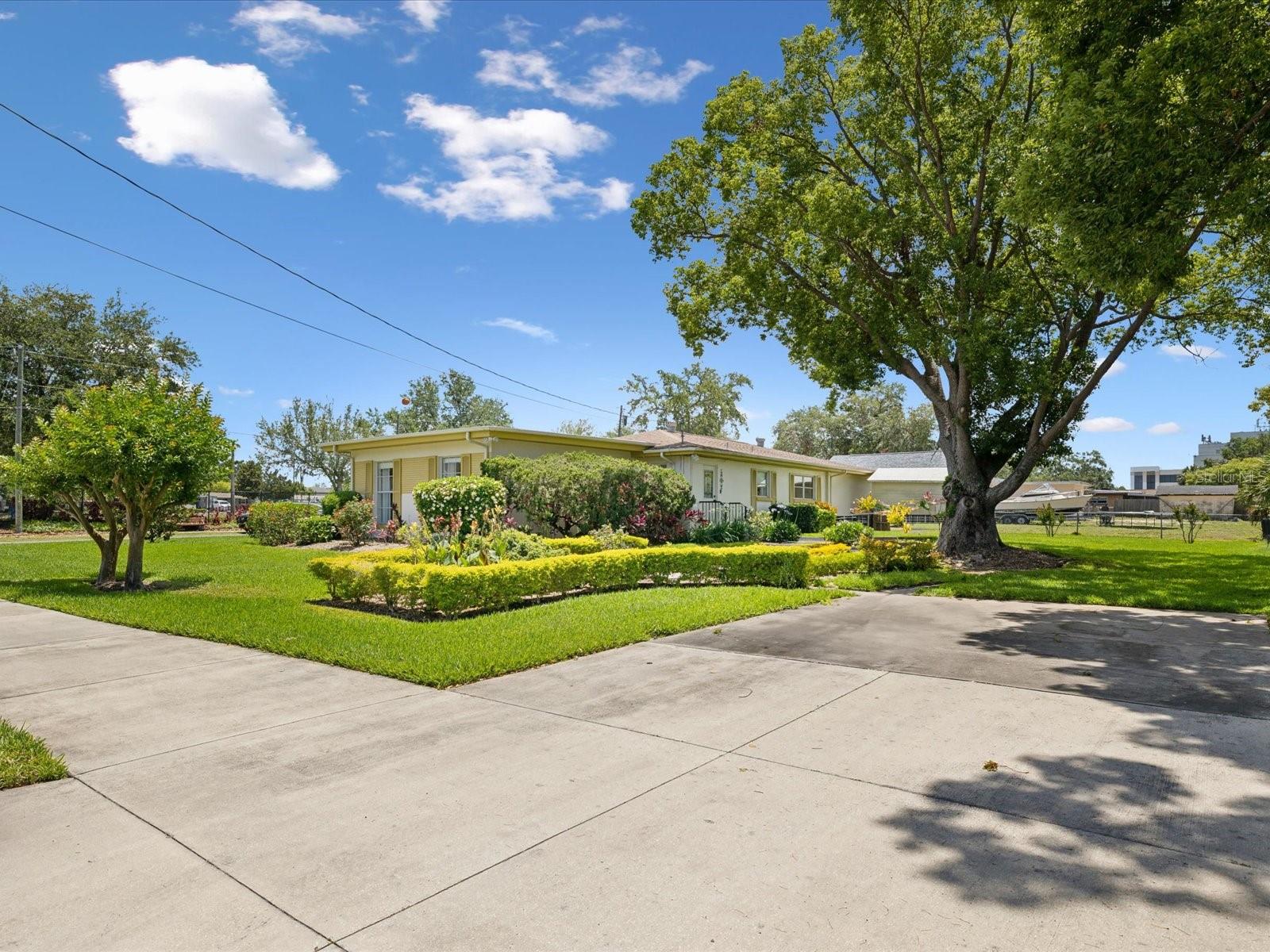 6823 OAK HILL DRIVE