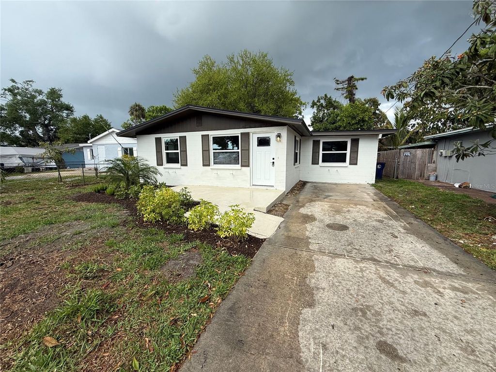 Photo of 608 12th Street W, Palmetto, FL 34221 (MLS # A4686903)
