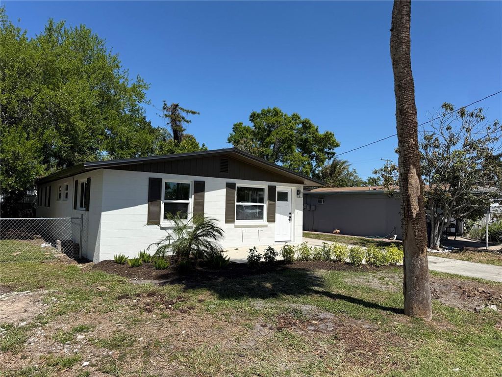 Photo of 608 12th Street W, Palmetto, FL 34221 (MLS # A4686903)